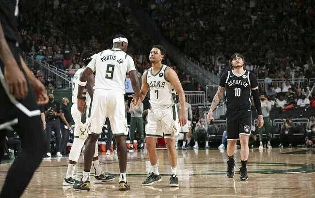  库里三分雨浇灭热火反扑希望  