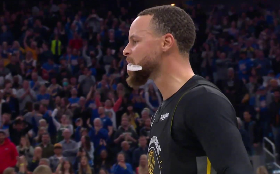  霍勒迪关键封盖，雄鹿险胜步行者  